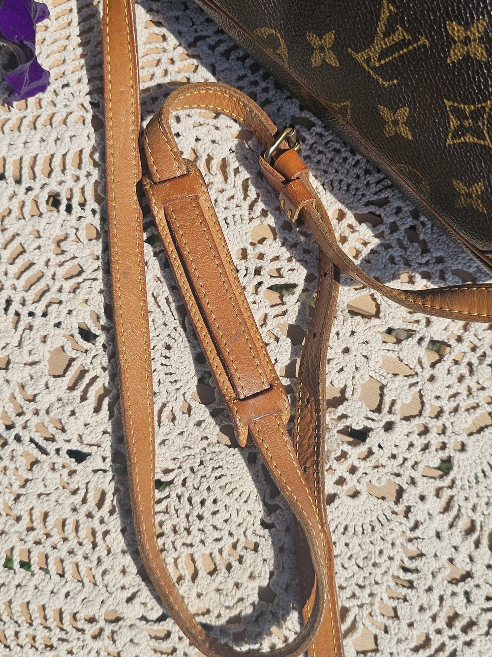 Louis Vuitton Trocadero 27 Crossbody Bag - Picture 11 of 16